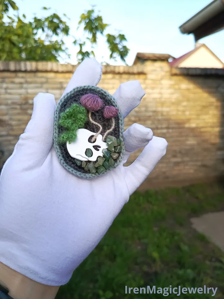 Macabre Crochet Brooch – Skull with Mushrooms & Stones