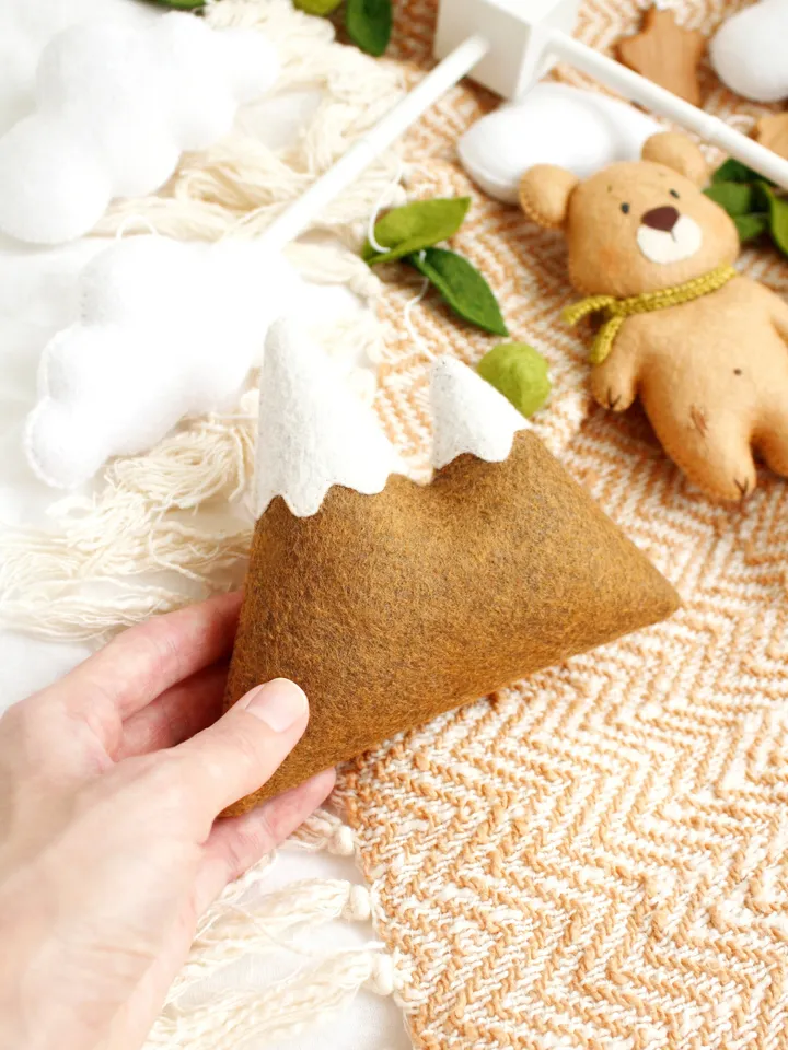 Felt woodland bear with clouds, spruce tree and mountain baby crib mobile hand sewing PDF tutorial with patterns. DIY forest nursery baby cot decoration