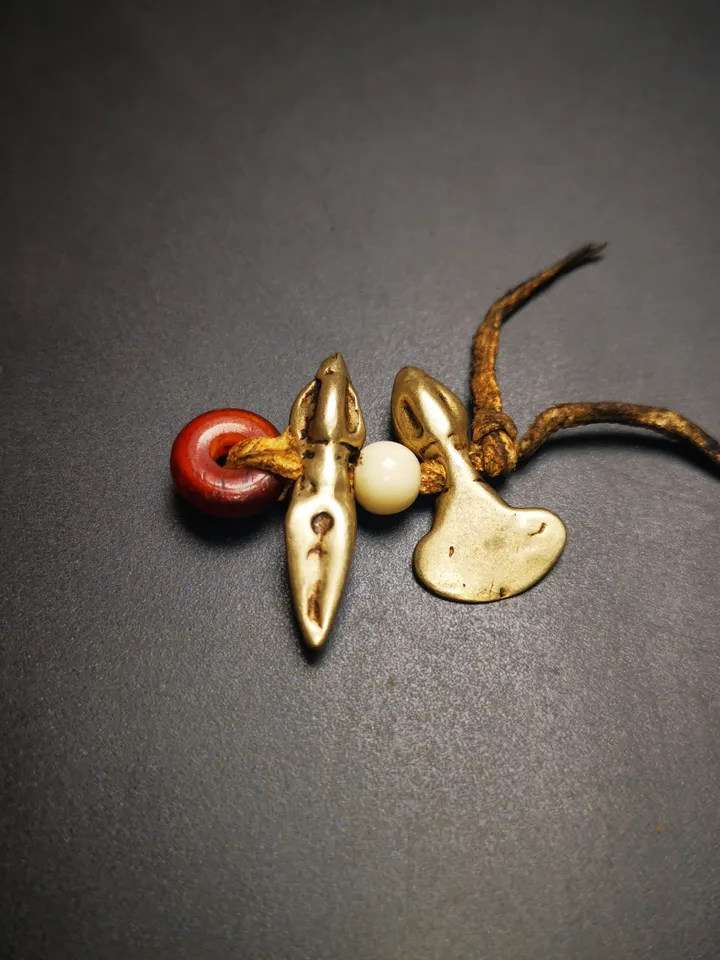Gandhanra Antique Tibetan Amulet,Mini Kartika(knife of the dakinis) and Kila(Dorje Phurba)for Mala, Trantic Buddhism Dharma, 50 Years Old.
