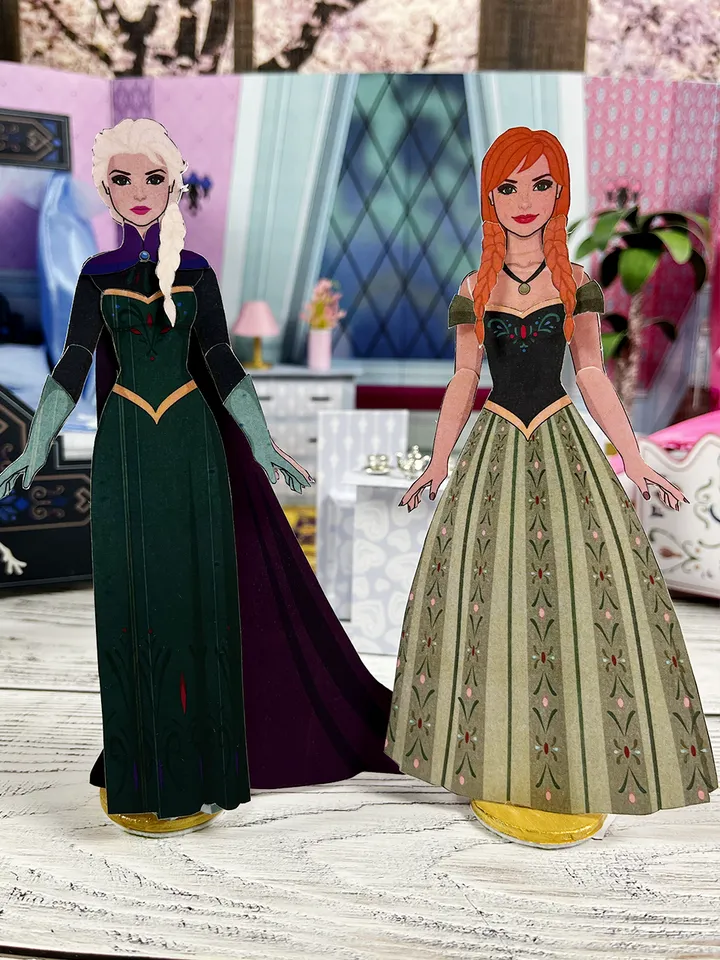 Frozen doll house with paper dolls