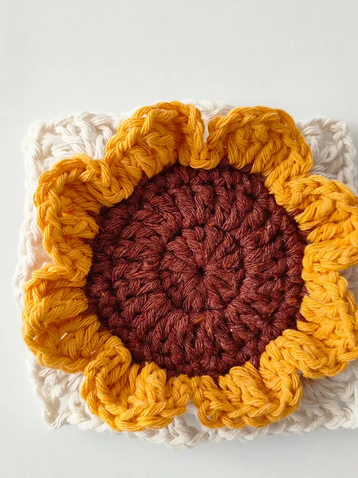 Flower granny square, basic granny square, beginner crochet pattern , easy flower crochet pattern blanket