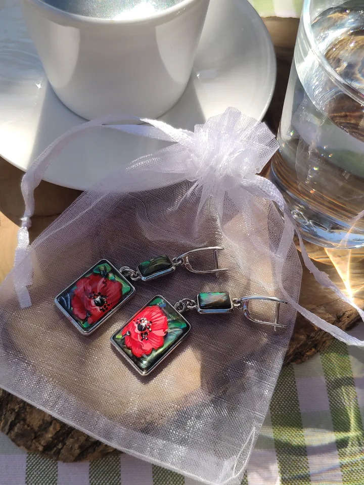 Pearl earrings: Red Poppies hand painted on jewelry earrings • Cute aesthetic dangle earrings for her • Floral dainty design on handmade art