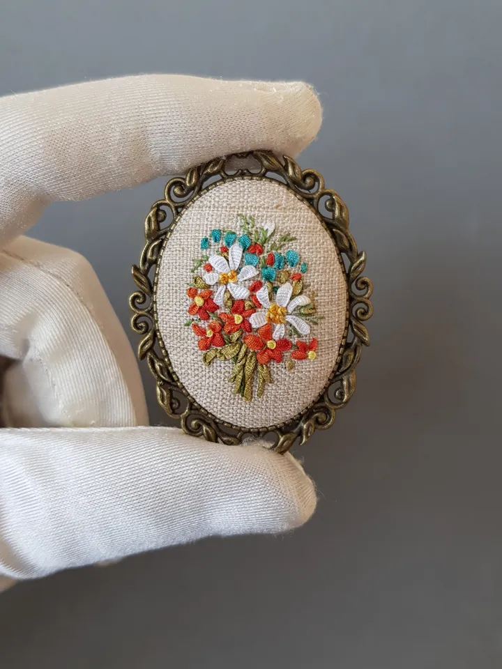 Hand embroidered brooch for her, embroidery jewelry, Mother day gift, ribbon embroidery,art.29