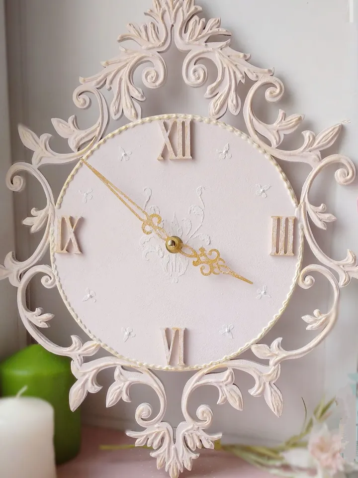 Small pink wall clock with gold ornaments and roman numerals in vintage style Silent wall clock for bedroom, living room or nursery Gift for Birthday, Mother's Day, Christmas, Wedding, Housewarming
