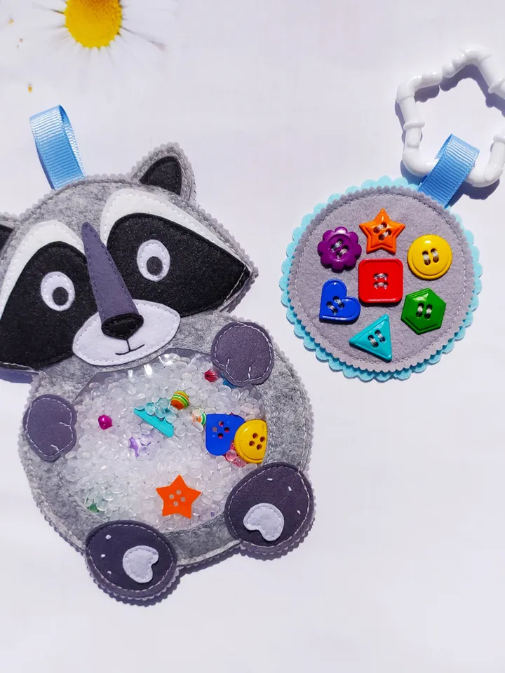 Raccoon I spy bag pattern for toddlers, I spy game, Busy Bag activity tutorial, Autism sensory toys for kids, Felt toy pattern, Travel Toys