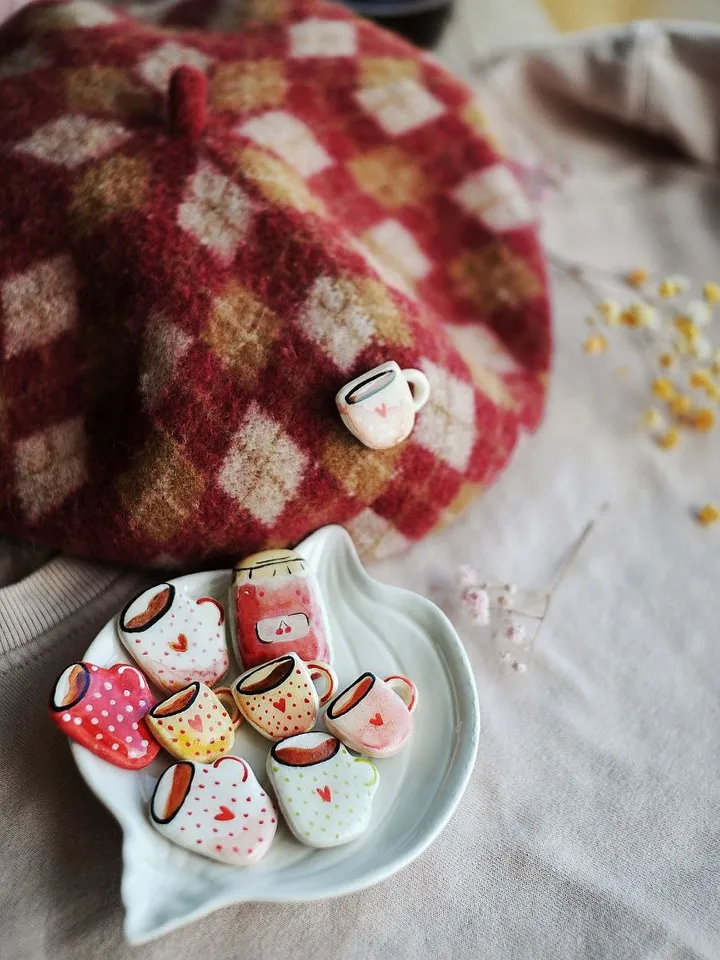 Warm brooch made of polymer clay, mug pin
