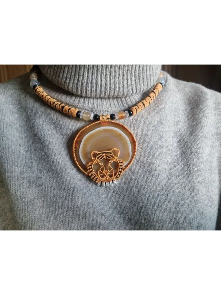 "Catch the Tiger" Macrame Necklace with Agate Slice