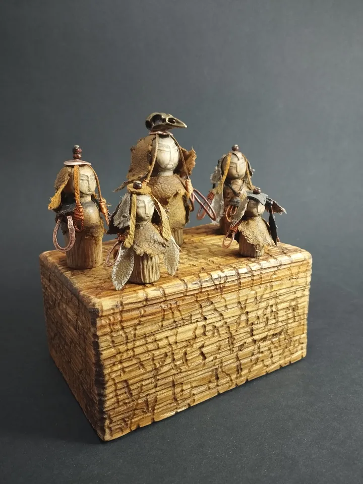 Altar dolls. People are birds. With a handmade box.