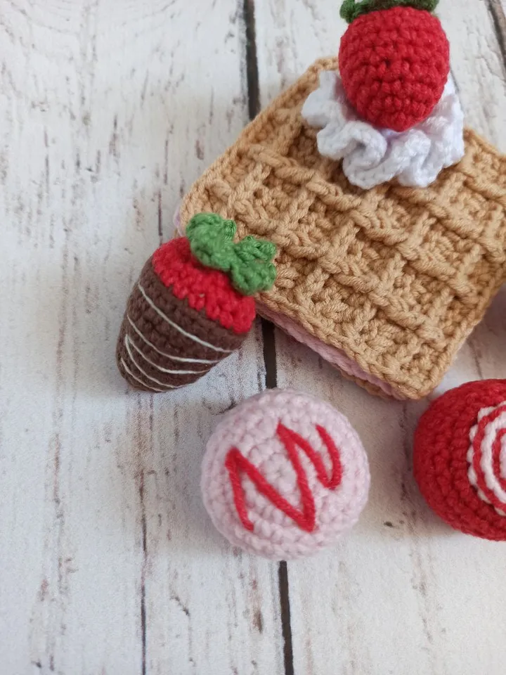 Set crochet sweets, crochet strawberry,food pretend to play, children kitchen
