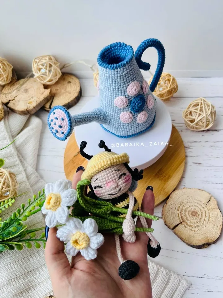 PDF Crochet Pattern Spring Watering Can with a Baby Bee, Amigurumi Decor pattern, Crochet bee, Cute Bee, Doll pattern, Small Baby Toy Patter