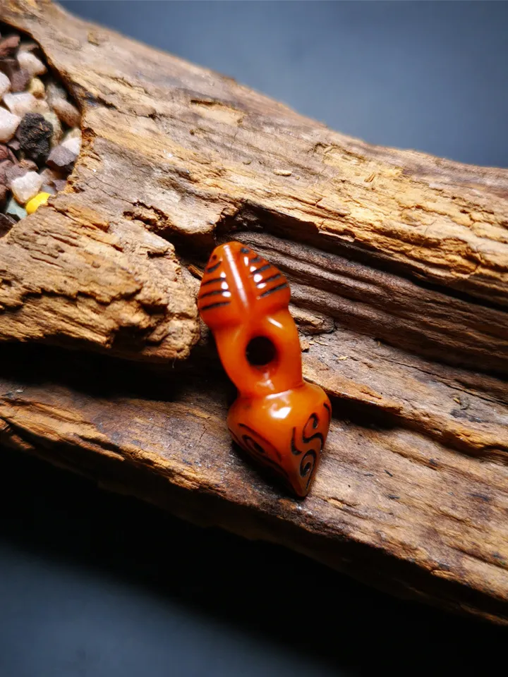 Gandhanra Tibetan Amulet,Yak Bone Carved Stupa Pendant, Hand-carved Phurba Pendant for Prayer Bead/Necklace
