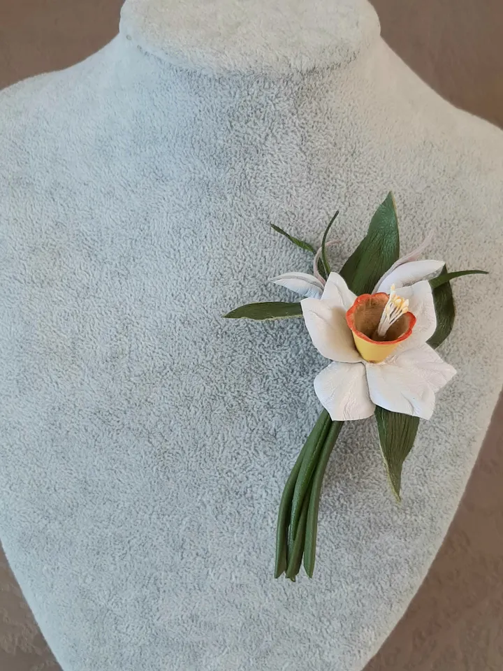 White daffodils leather brooch 3rd anniversary gift for wife, Leather women's jewelry, art.5
