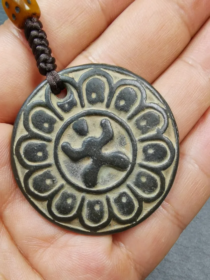 Gandhanra Vintage Tibetan Chenrezig / Padmapani Amulet,Om Mani Padme Hum Badge Pendant, Made of Thokcha,1.7&quot;