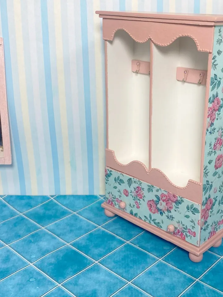 Hallway for a dollhouse. 1:12. Doll furniture. Dollhouse miniature.