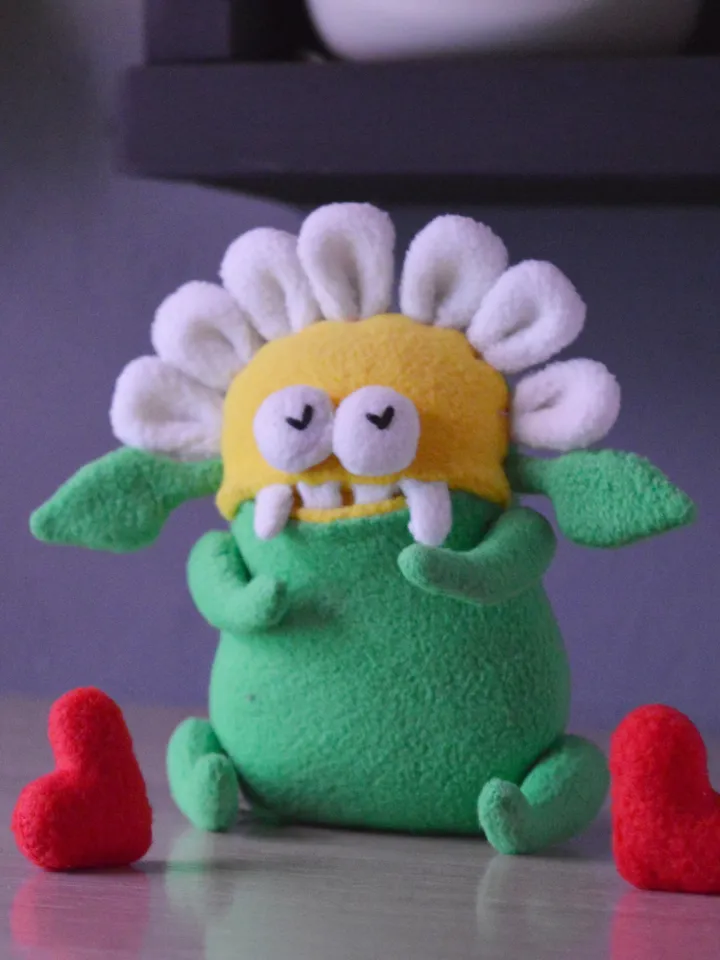 PDF Plush Toy Pattern – Fleece Flower Softie “Daisy”