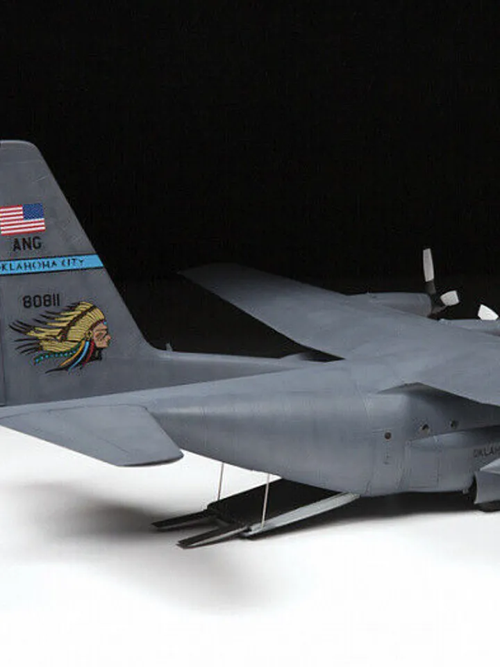 Original Zvezda 7321 American USAF Heavy Transport Plane C-130H Plastic Scale Model 1:72