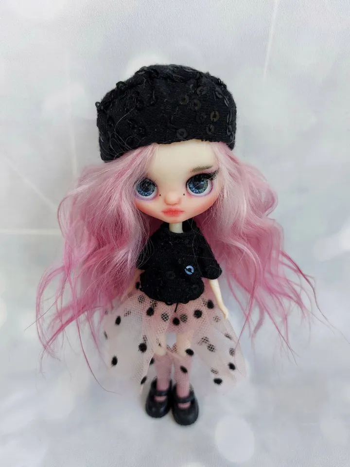Petite Blythe doll with pink hair