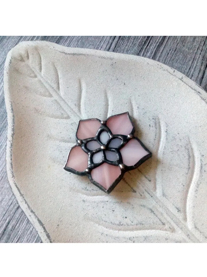 Stained glass Hoya brooch, Tiffany glass, pink hoya flower pin, Plant brooch, Flower lover gift, Hoya mom
