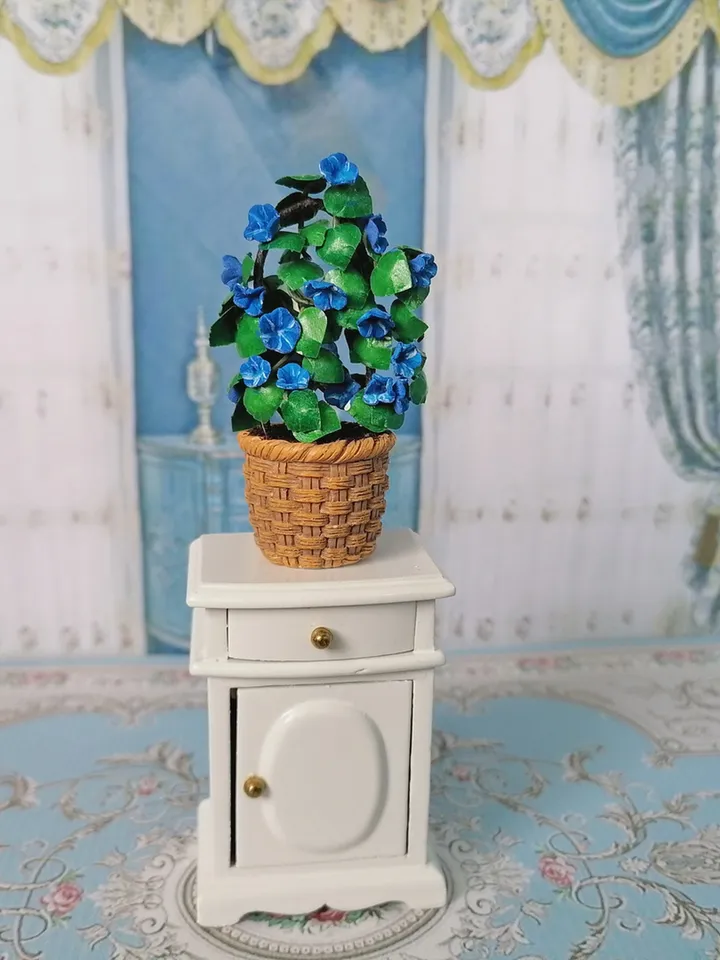 Plant in flowerpots for a dollhouse .1:12 scale.