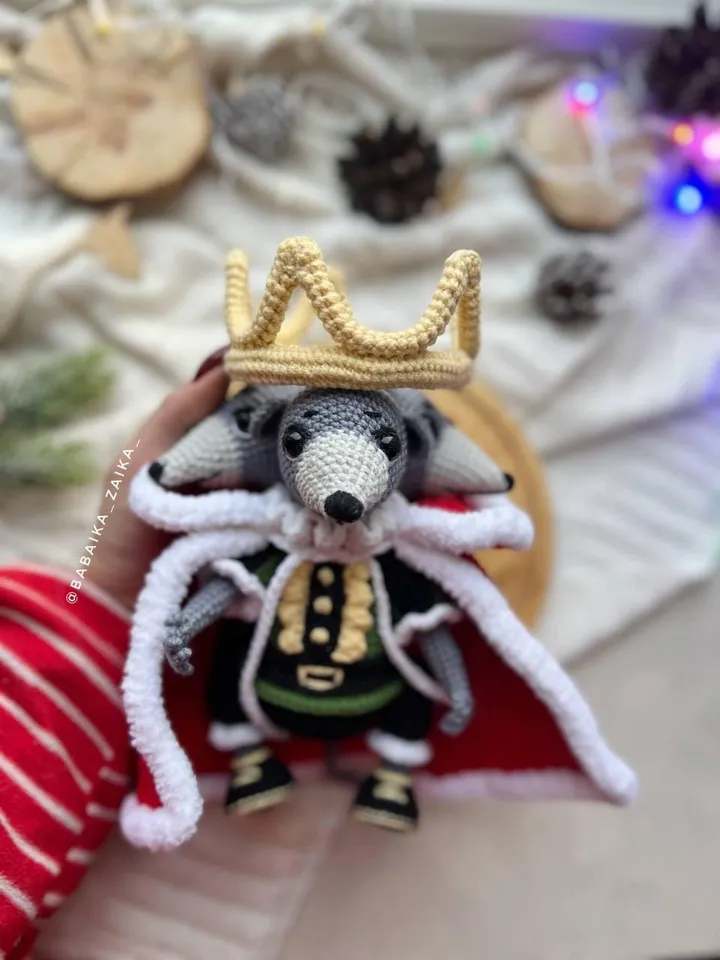PDF Crochet Pattern Mouse King, Amigurumi Mouse, Christmas ornaments, Christmas Decor, Amigurumi Christmas, Rat Pattern