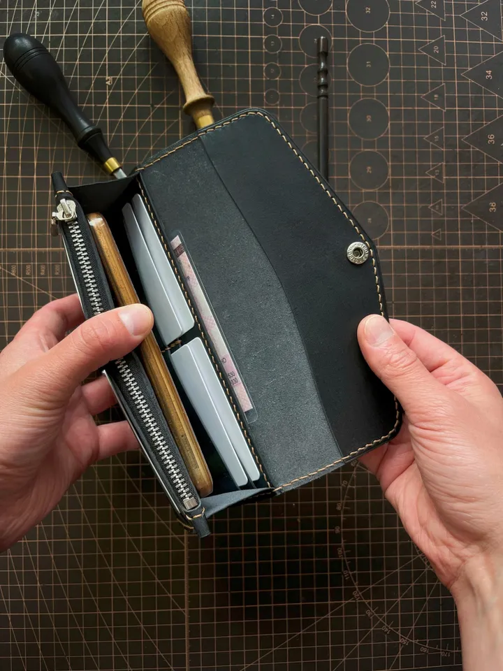 Pattern of a classic women's wallet - Pattern of a leather wallet - Download PDF & video TUTORIAL. Punch pitch 5 mm.