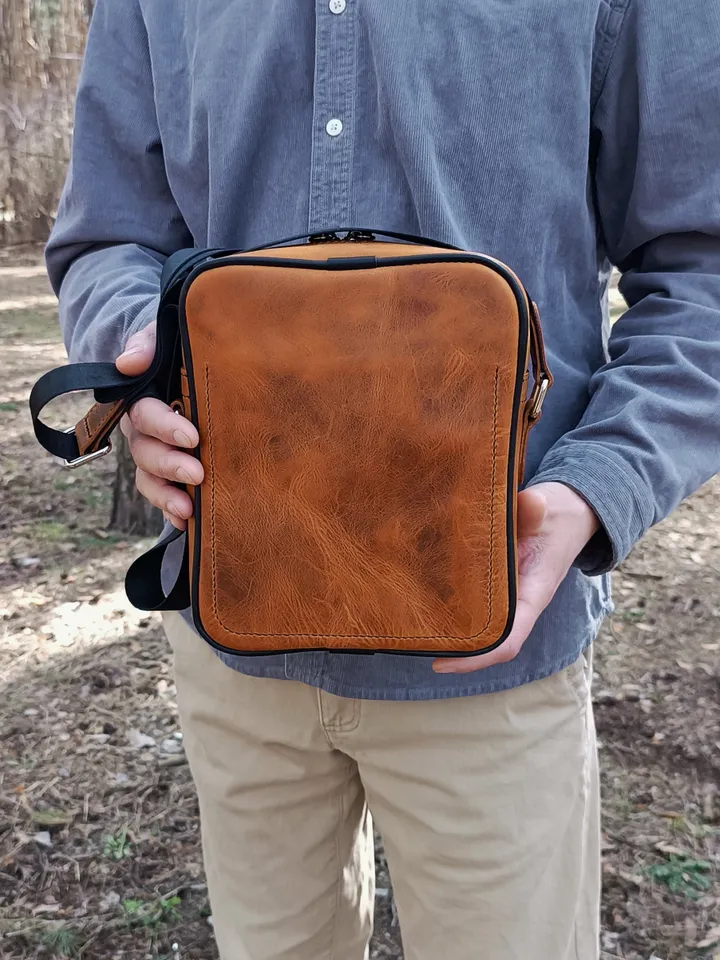PDF Men's crossbody bag pattern - Download PDF & video TUTORIAL. Classic men's leather bag - pattern.