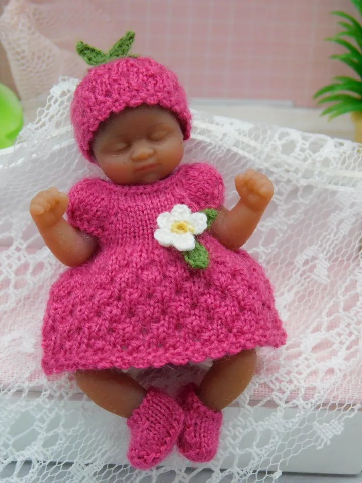Miniature doll clothes set for tiny silicone Zuru baby doll