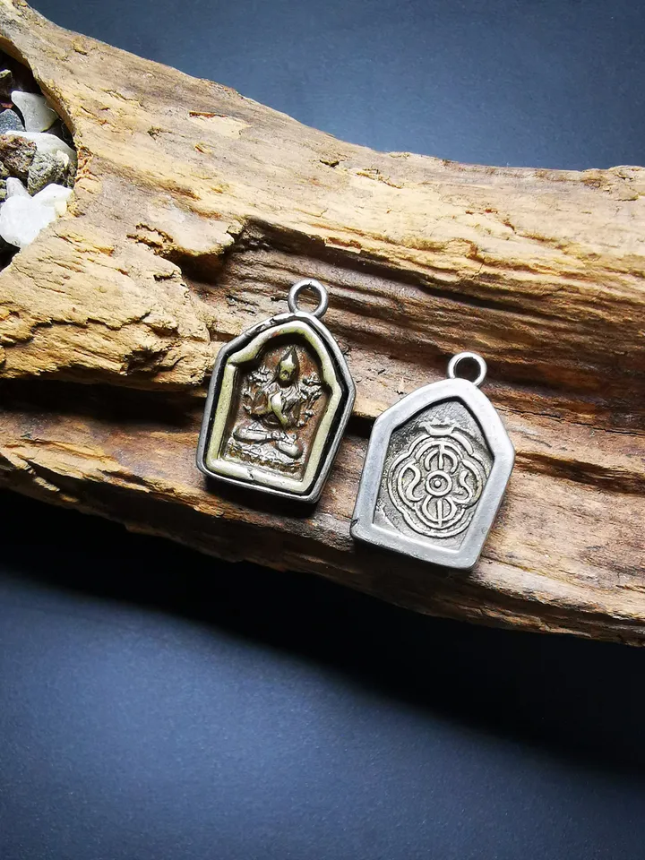 Gandhanra Antique Tibetan Buddhist Protective Pendant,Je Tsongkhapa Amulet,Losang Drakpa,Je Rinpoche,Made of Cold Iron,,Inlaid with Sliver