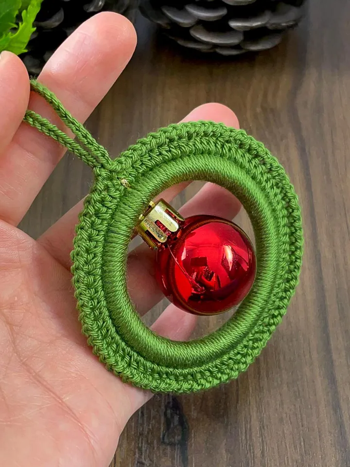 Handmade Wreath Crochet Pattern, Festive Ornament with Bauble PDF, DIY Christmas Décor for Beginners