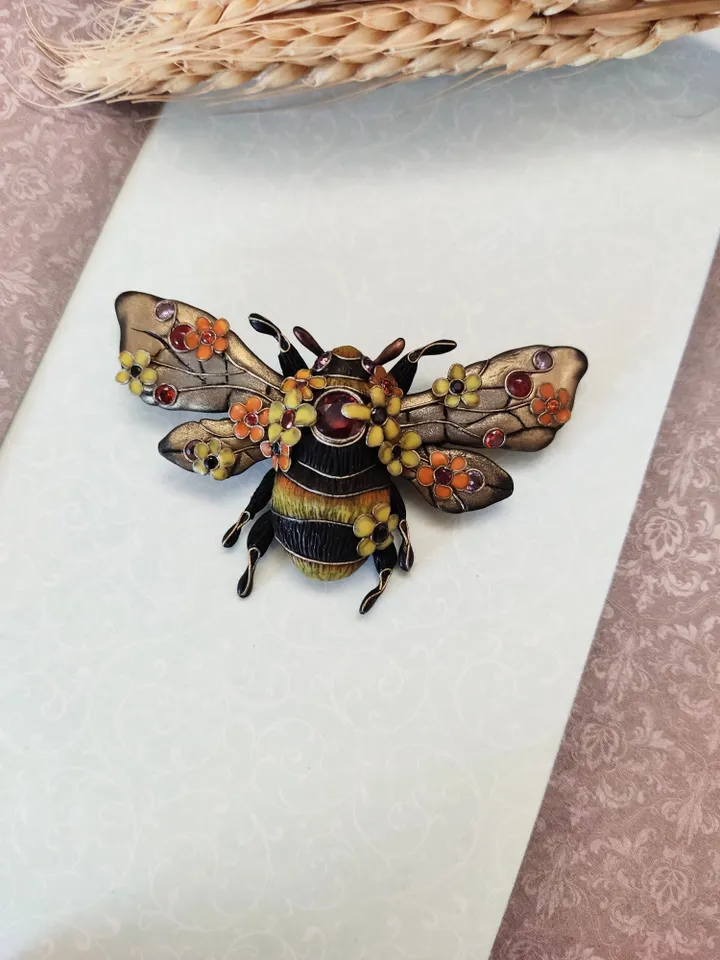 Bumblebee brooch, bee brooch, insect brooch, black and yellow insect jewelry, handmade jewelry
