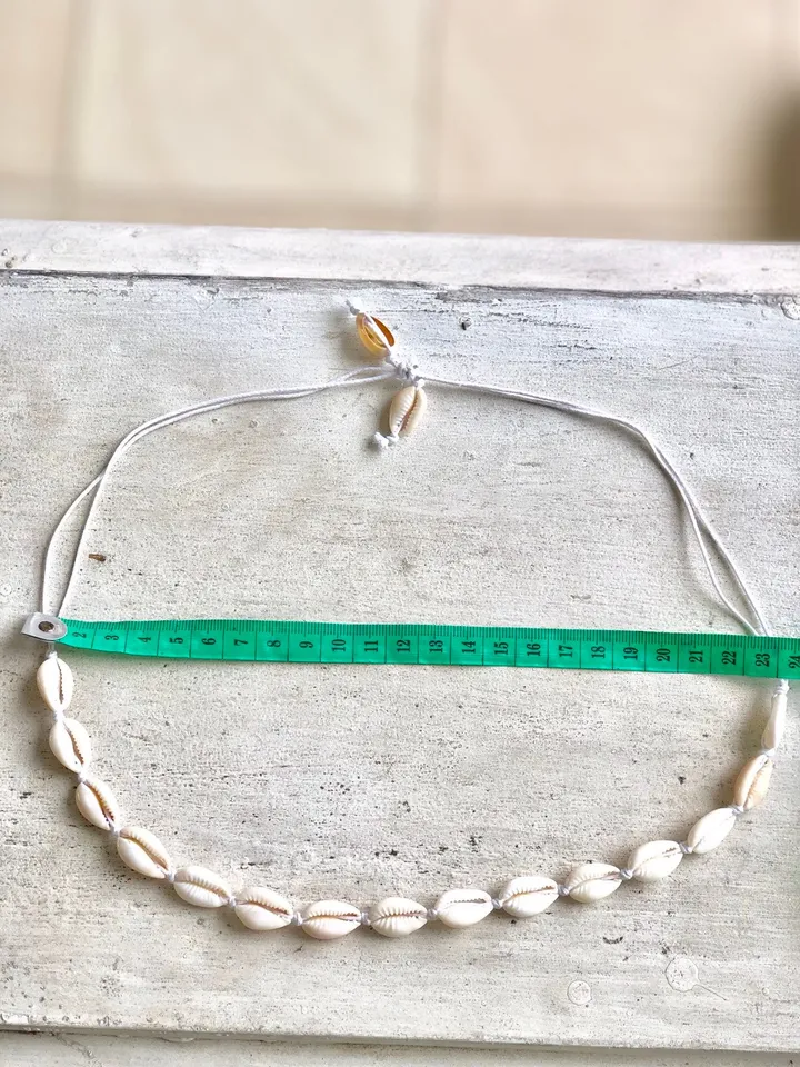 Shell choker necklace, cowrie chocker, white shell adjustable necklace choker, shell jewerly, boho jewelry, coachella style jewelry necklace