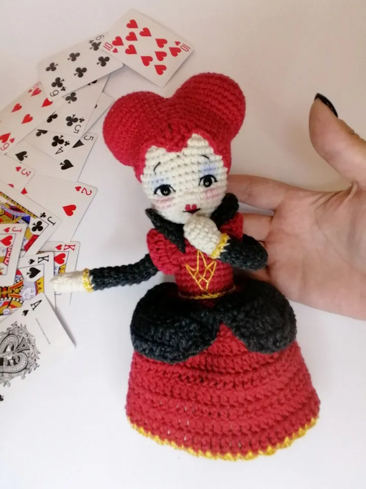 PDF Crochet Red Queen of Hearts Pattern doll, Alice in Wonderland, Red Queen Amigurumi , Pattern Crocheted doll with hair, Amigurumi doll