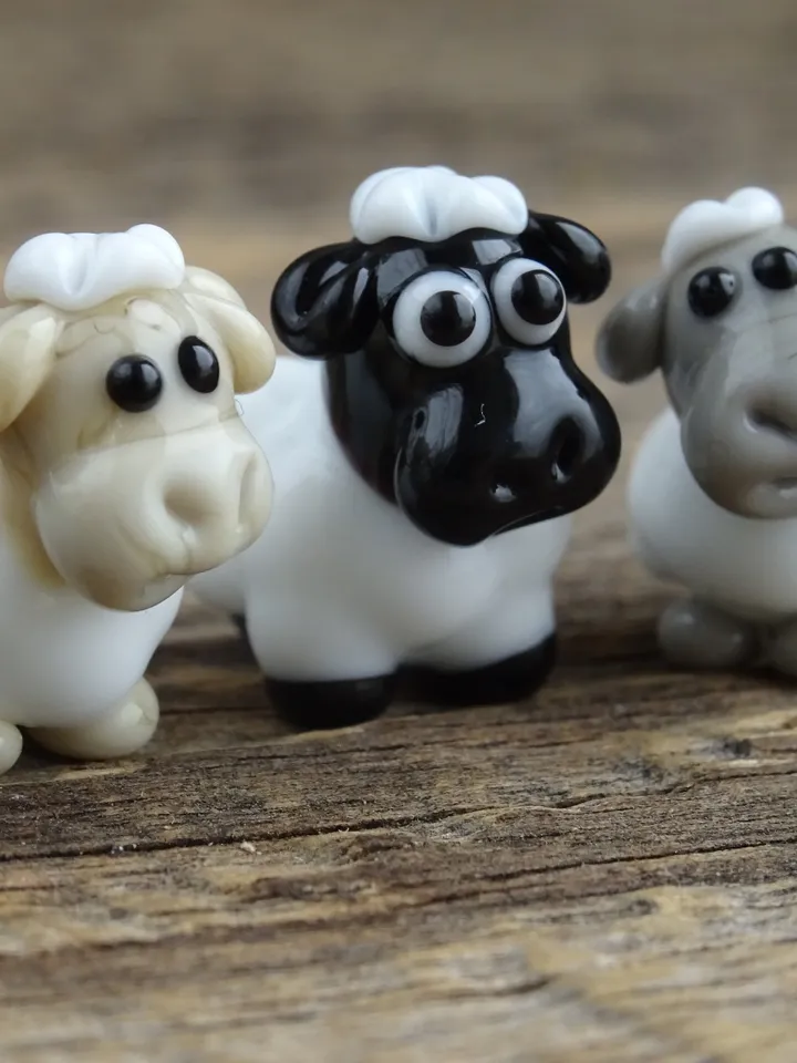 Sheep figurine Sheep gift Miniature sheep Sheep ornament Tiny glass animals Black sheep Miniature animals Terrarium figurines Glass figures
