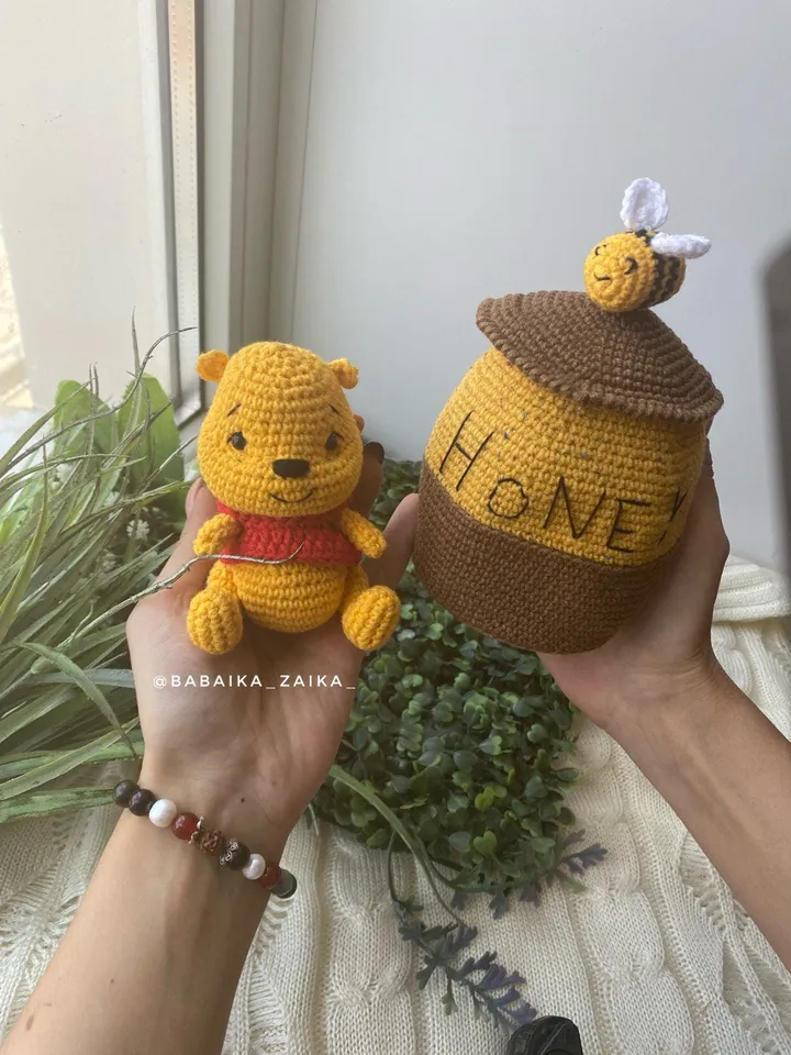 PDF Crochet Pattern Winnie the Pooh in a honey Pot, Small Toy Pattern, Animal Pattern, Amigurumi teddy bear pattern, Crochet animal