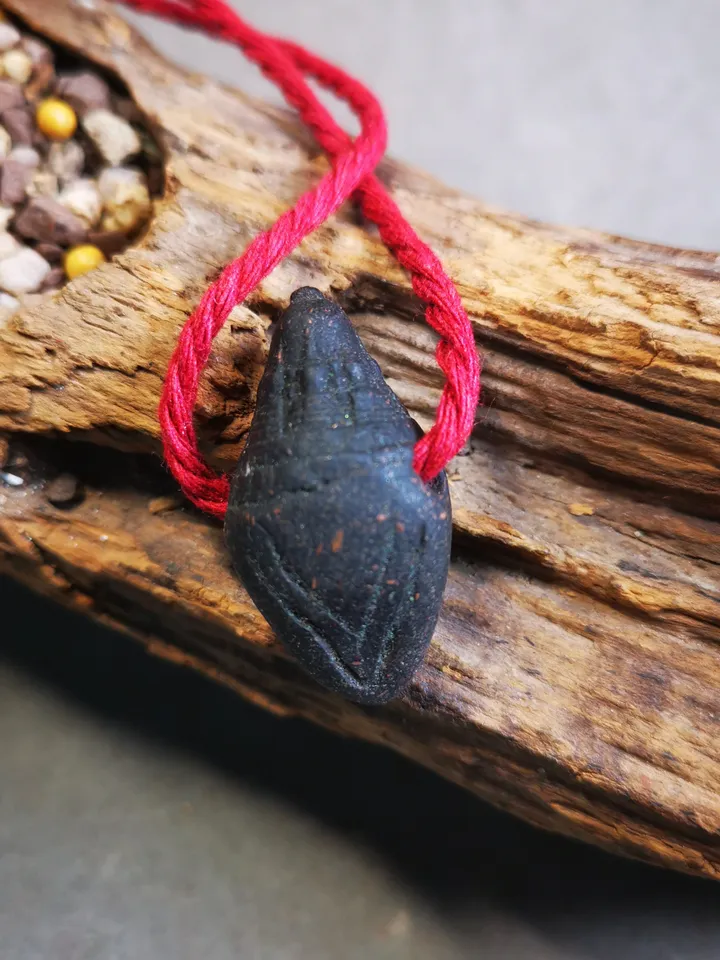Gandhanra Old Tibetan Niang La Tsa Tsa Statue Amulet, Made of Tibetan Herbal,Small Stupa,Pagoda Pendant,50 Years Old