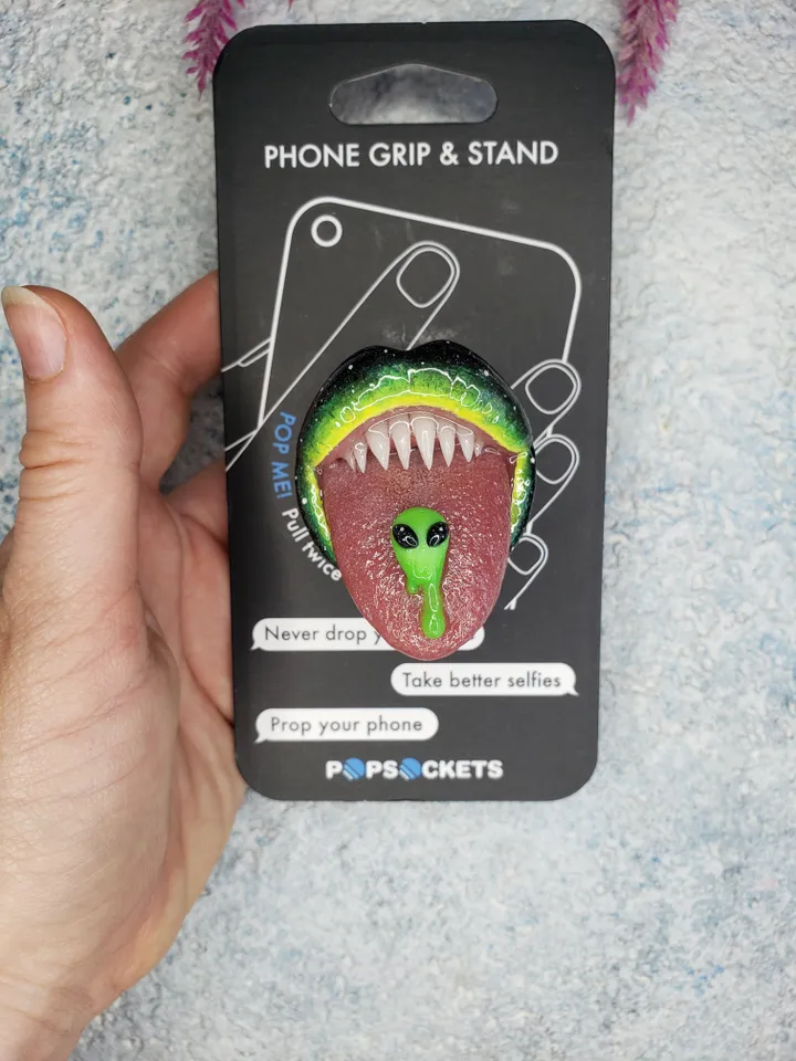 Only to be custom made (orders being taken for the middle of February 2025) Spiky teeth Galaxy alien phone grip (not swappable)
