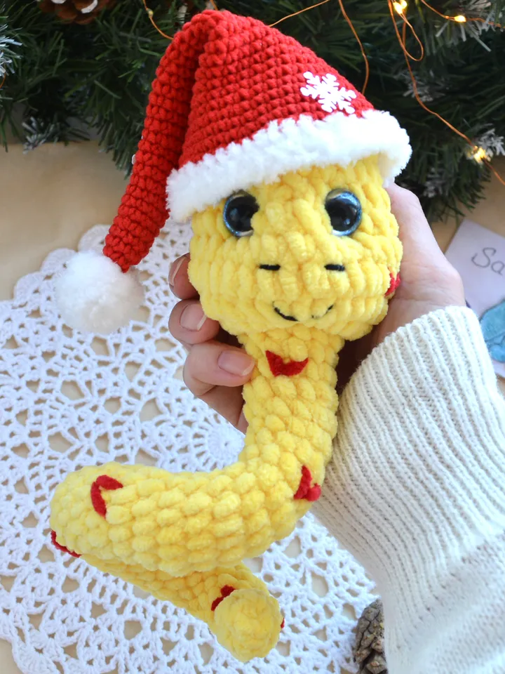 Christmas Snake Crochet Pattern, Snake Crochet Pattern, Easy Snake Plushie Pattern, PDF Download, Beginner Friendly Amigurumi