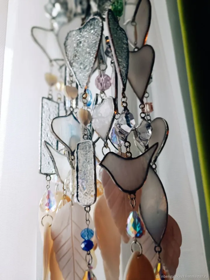 Snow-White Garland with Mother-of-Pearl Leaves and Dimensional Hearts, Pearl Whisper Suncatcher Garland, White Glass Garland with Mother-of-Pearl Leaves and Hearts, Handmade Tiffany Glass Garland with Iridescent Details,Elegant White Stained Glass Hanging