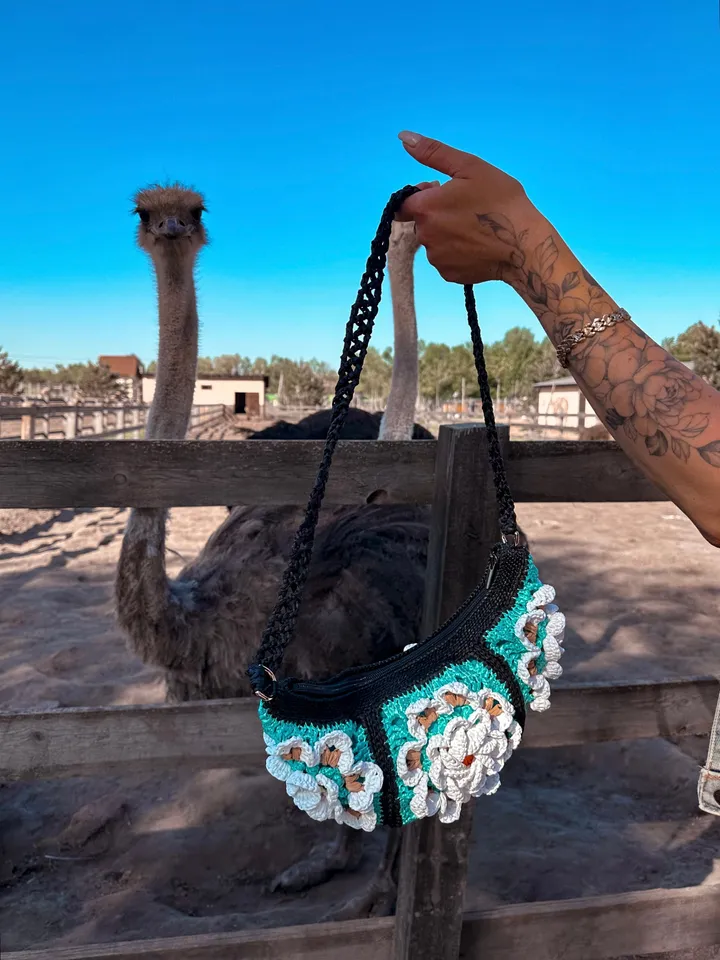 Crochet pattern granny square belt bag PDF digital instant download and video tutorial, waist bag, raffia handbag with motifs, small purse