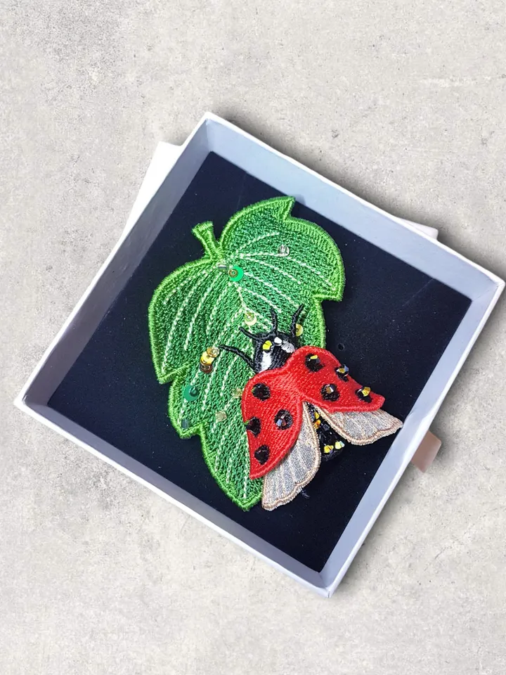 FSL Ladybug on a leaf Brooch machine embroidery designs digital embroidery pattern Free standing lace embroidery motif 3D embroidery design