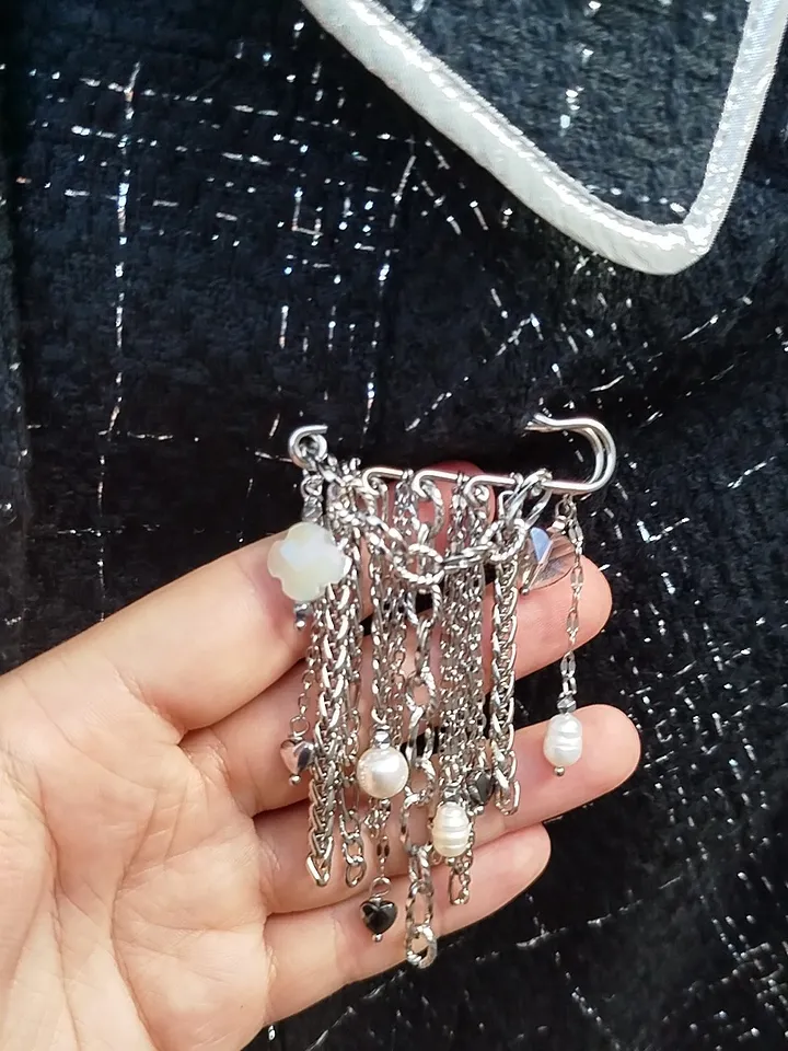 Handmade colar pin brooch with chains, natural pearls and hearts