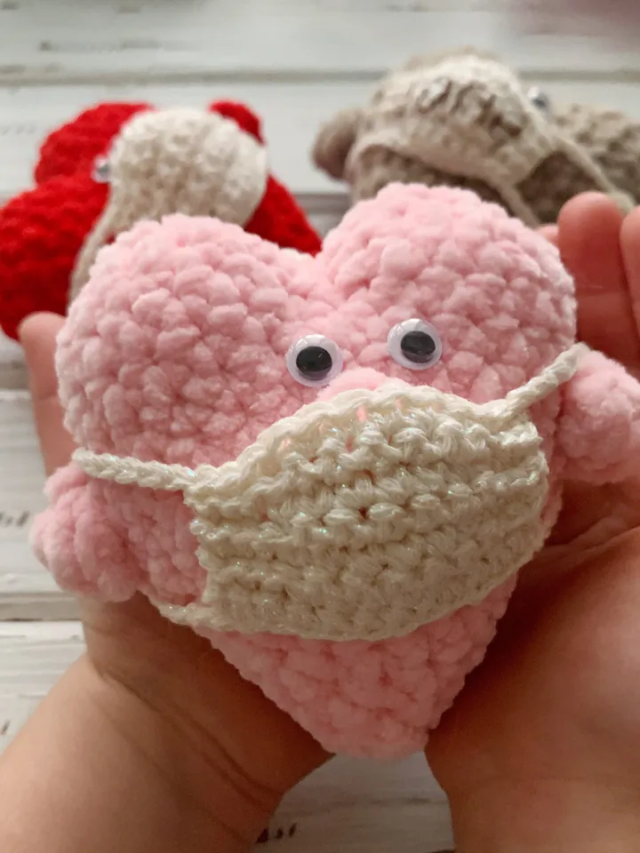Crochet red plush heart in mask personalised gift, small stuffed ornament, funny keychain Valentine’s Day, pendant on a car