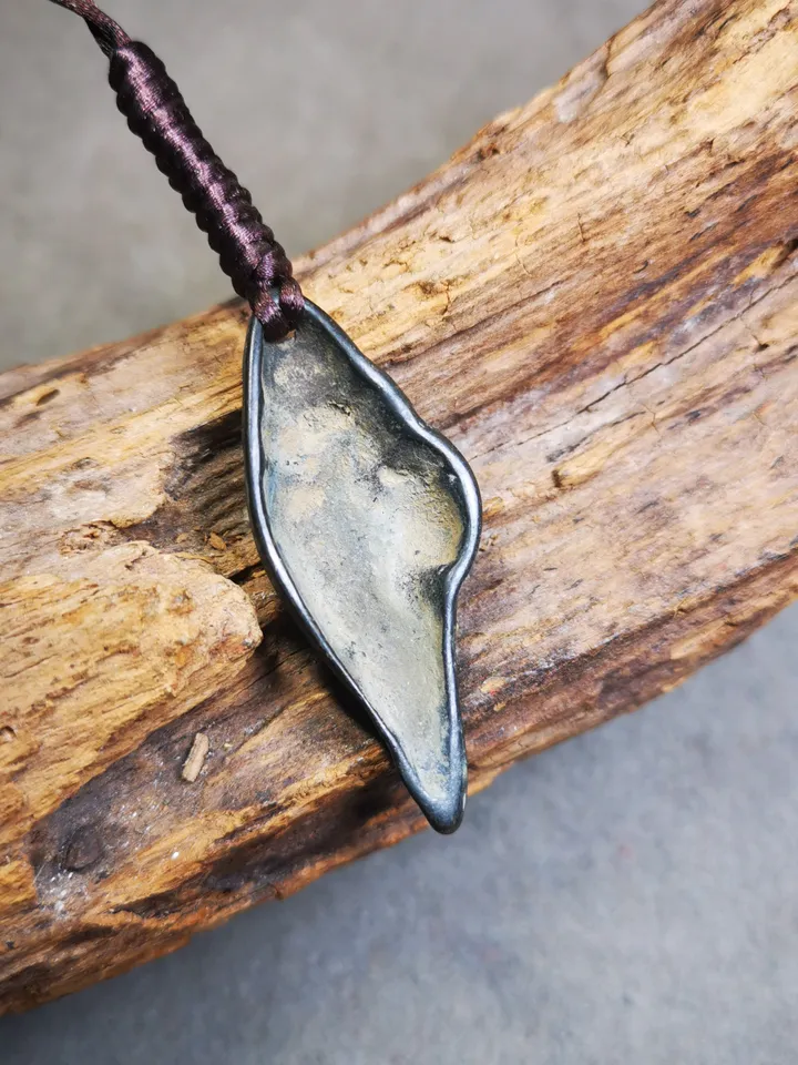 Gandhanra Antique Shankha(Divine Conch) Badge,Tibetan Buddhist Protective Amulet Pendant,Made of Thokcha,60 Years Old
