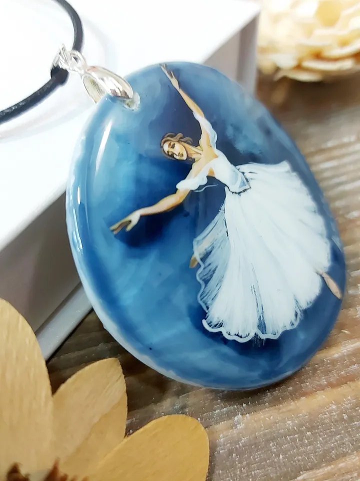 Mesmerizing Ballet Beauty: Captivating Round Mother-of-Pearl Pendant with Hand-Painted Ballerina - An Ode to the Graceful World of Dance