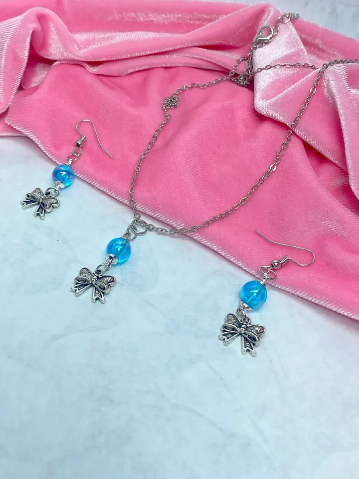 Handmade jewelry set. DIY jewelry.
