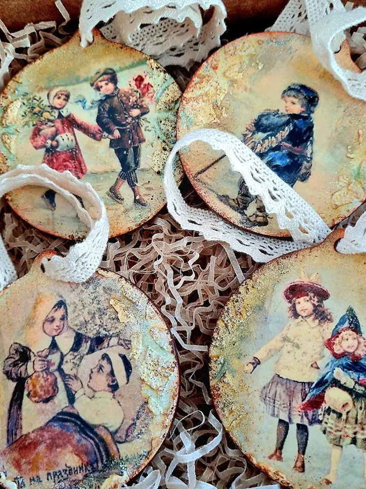 Set of 6 Christmas ornament Small wood slice ornament Handmade tree decoration