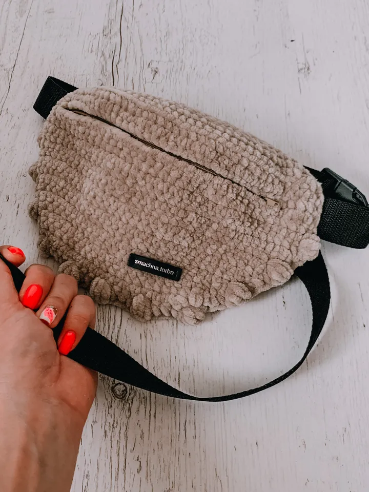 Crochet fanny pack with plush pattern PDF, belt bag, waist bag digital instant download, straw belt pouch, bum bag