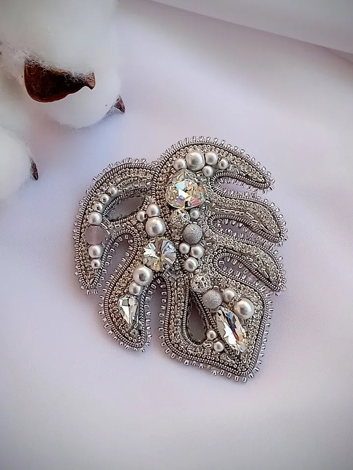 Handmade beaded silver crystal monstera leaf brooch, monstera leaf jewelry, plant monstera gift, winter brooch