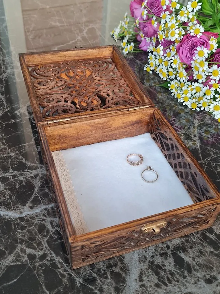 Wooden jewelry box Bride and groom figurines Unique jewelry box Handmade box 珠寶盒