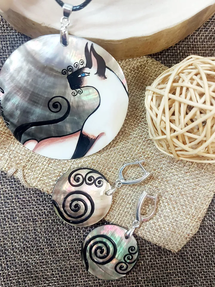 Whimsical Siamese Cat Jewelry Set: Hand-Painted Pendant and Spiral Earrings - Embodying the Grace and Intrigue of Siamese Cats